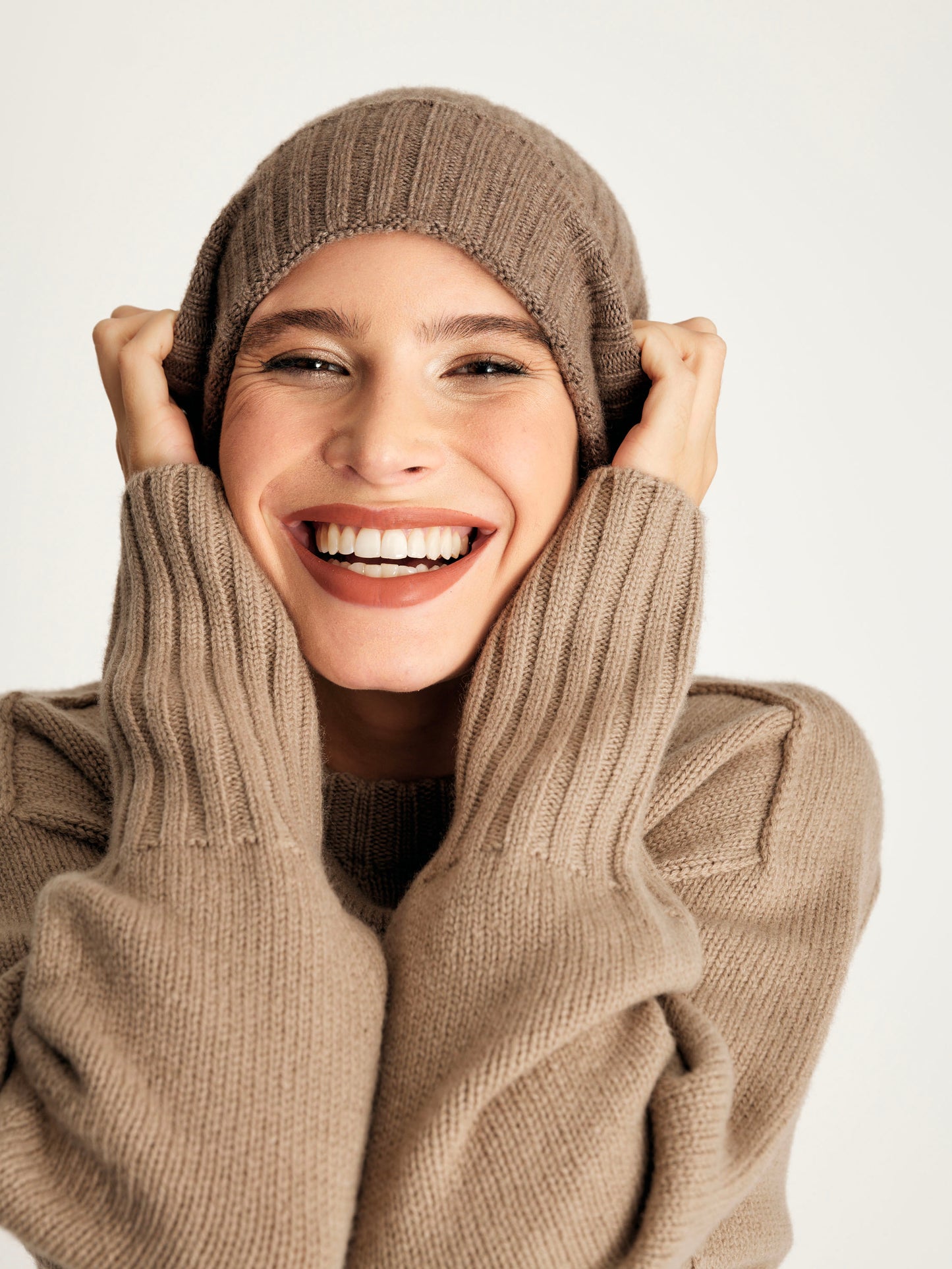 Cappellino a coste 100% Cashmere
